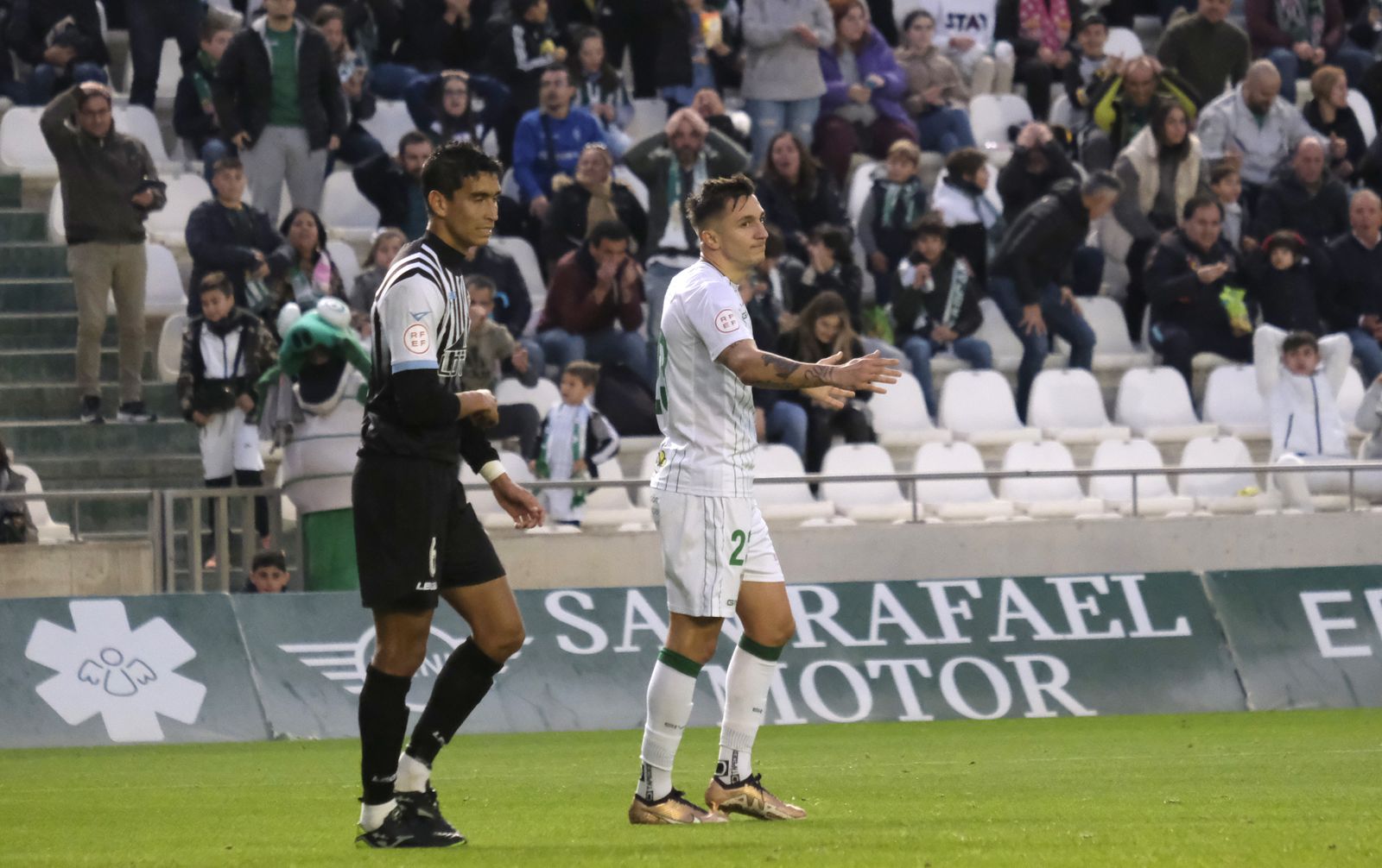 Las imágenes de la derrota del Córdoba CF ante la Balona en El Arcángel