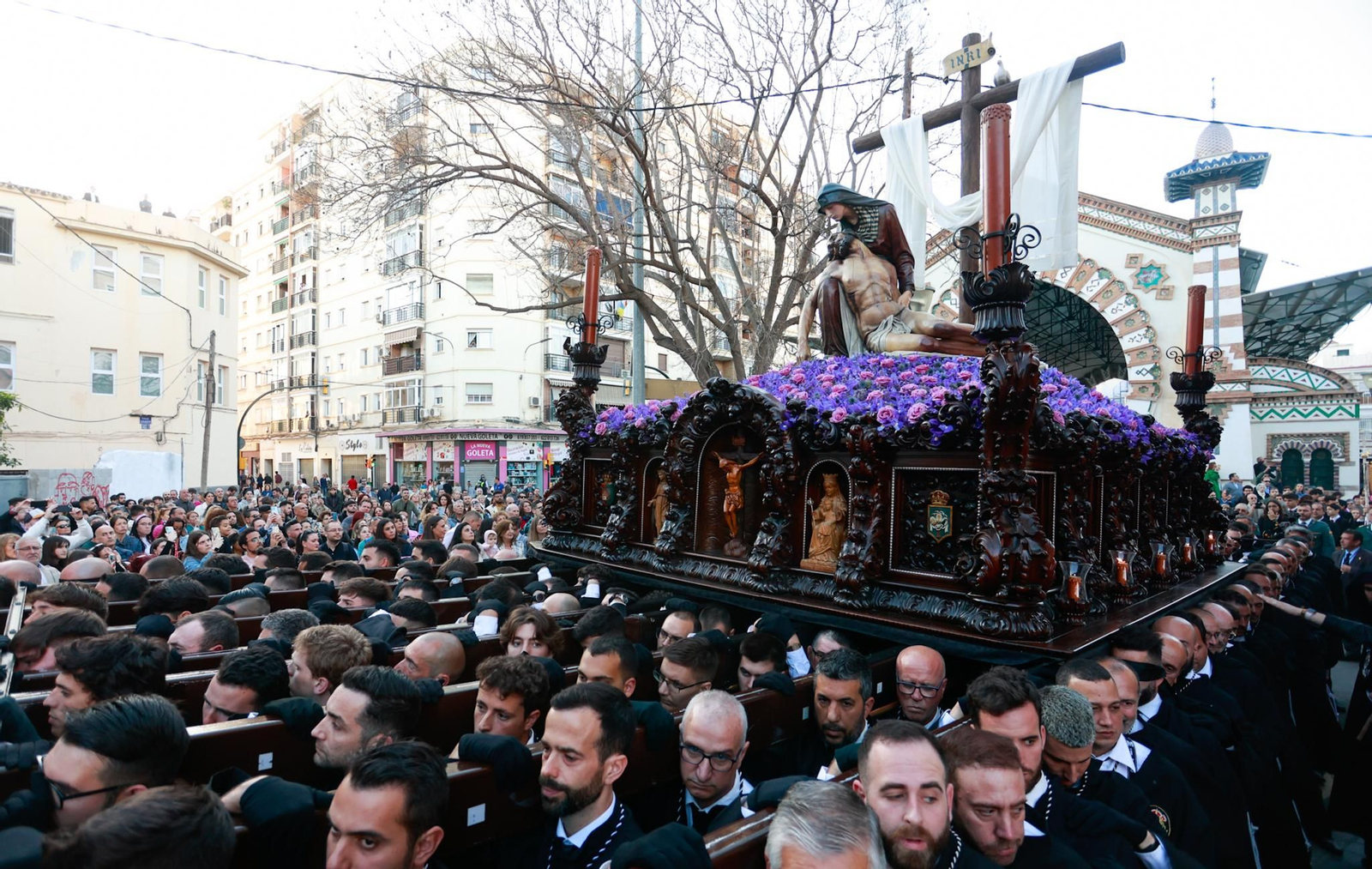 La Piedad en su procesión del Viernes Santo en Málaga, en fotos