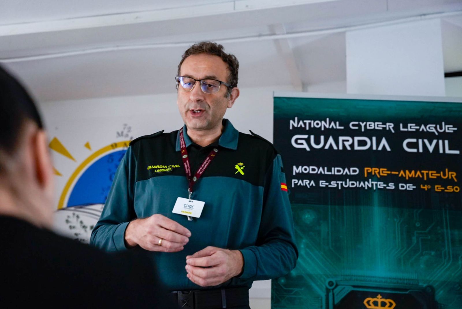 Las imágenes de la Ciberliga de la Guardia Civil en el IES Albaida