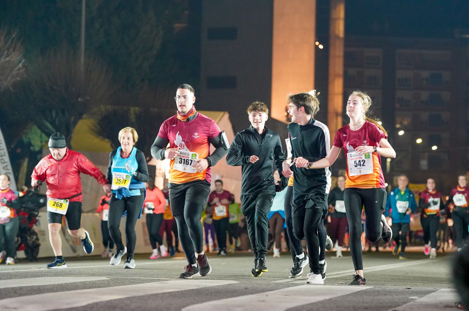 En imágenes: búscate en tu llegada a meta de la Carrera de San Antón 2026 (3)