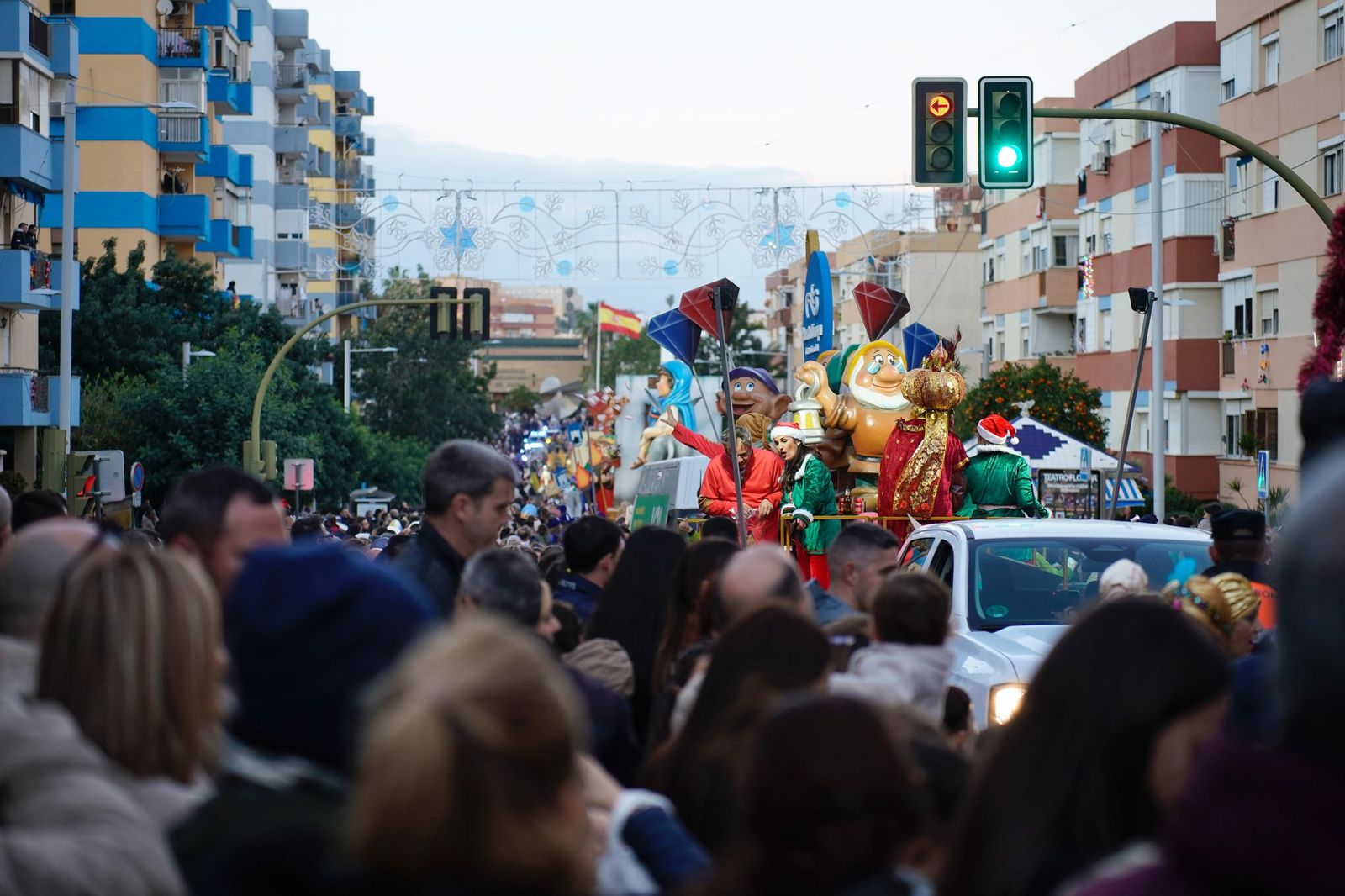 Búscate en las fotos de la cabalgata de Reyes Magos 2026 en Algeciras