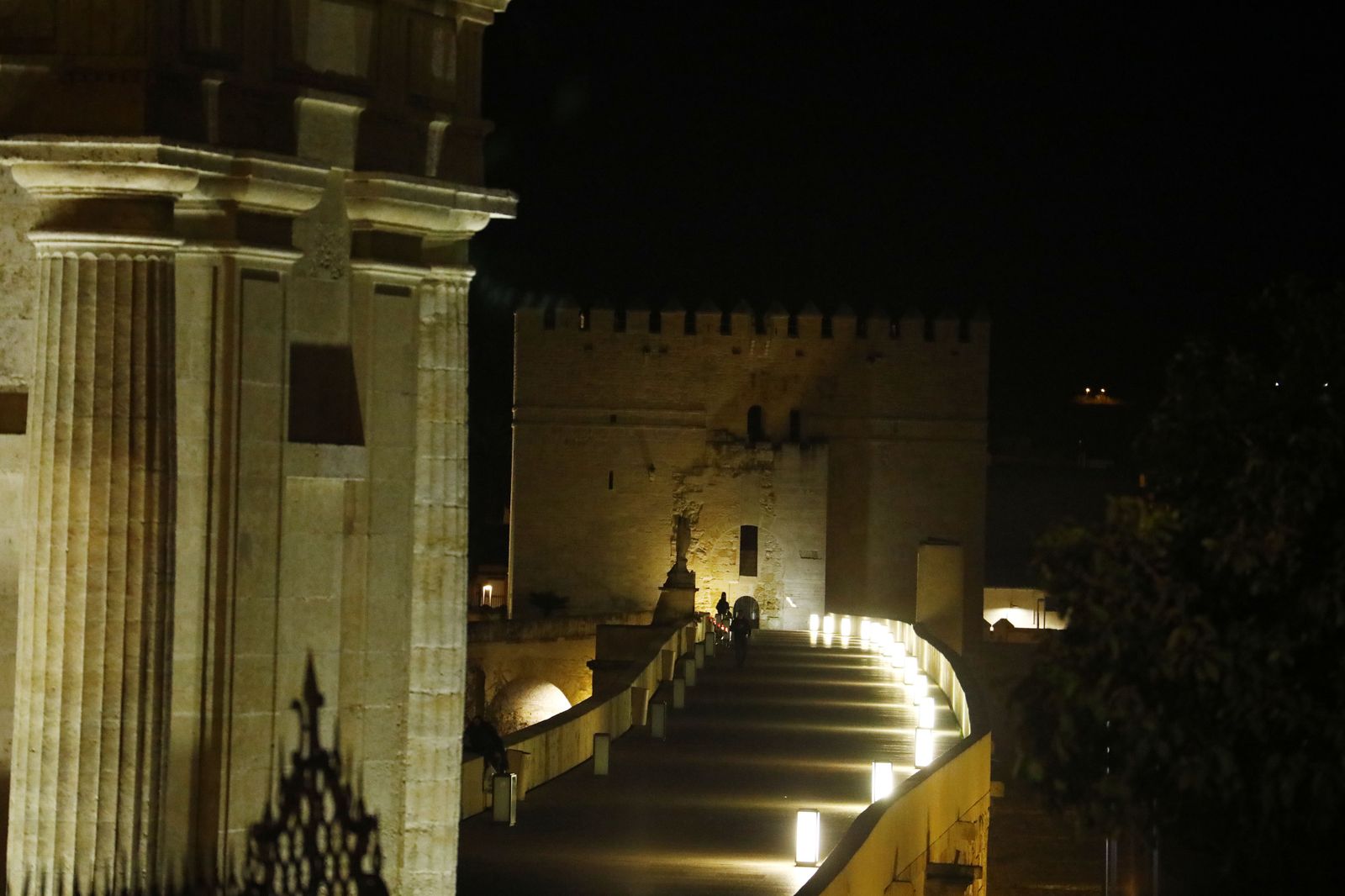 Fotografías: Un paseo por la solitaria Córdoba del toque de queda