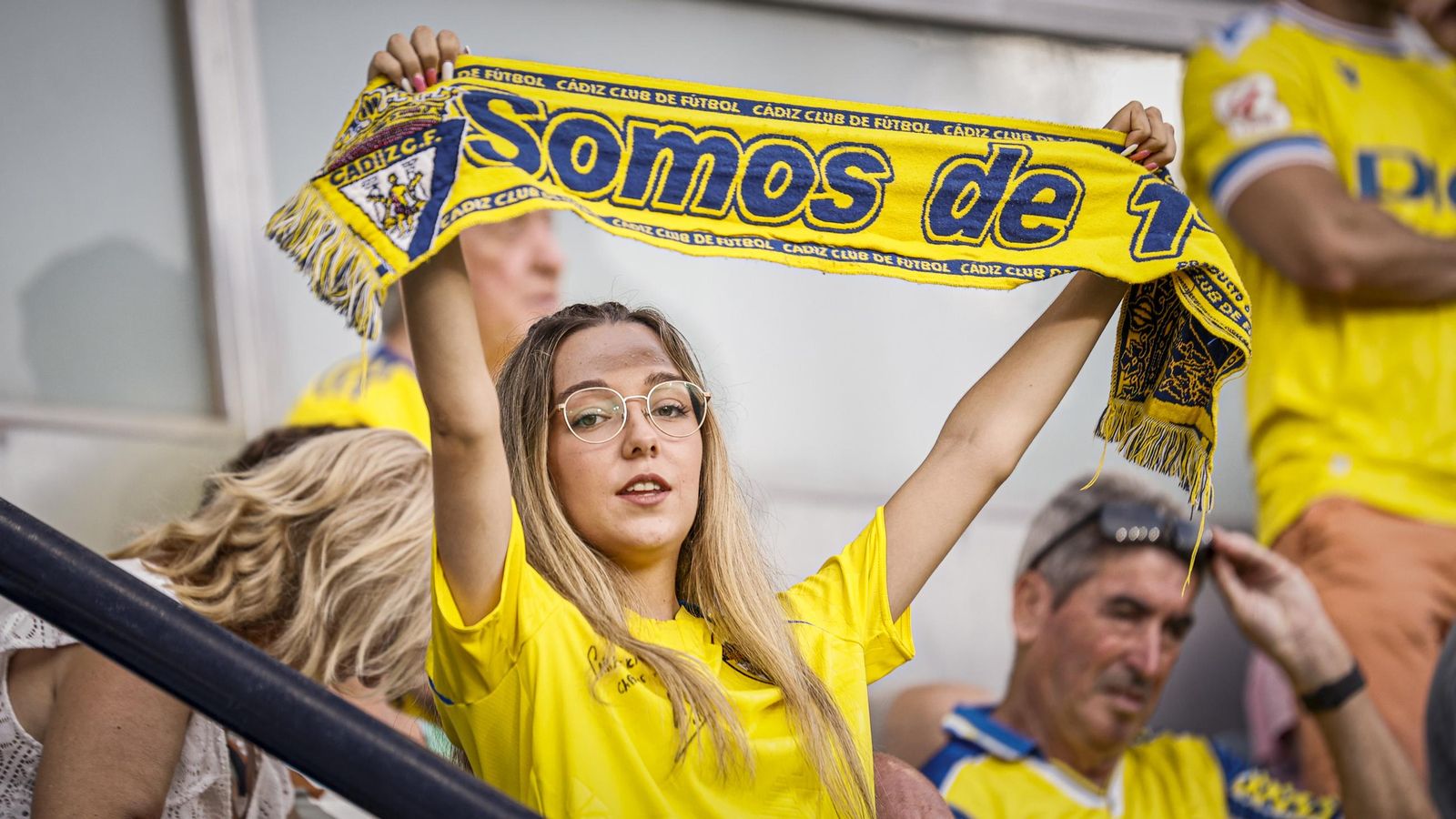 Búscate entre las fotos del partido de fútbol Cádiz CF - CD Tenerife de la Liga Hypermotion