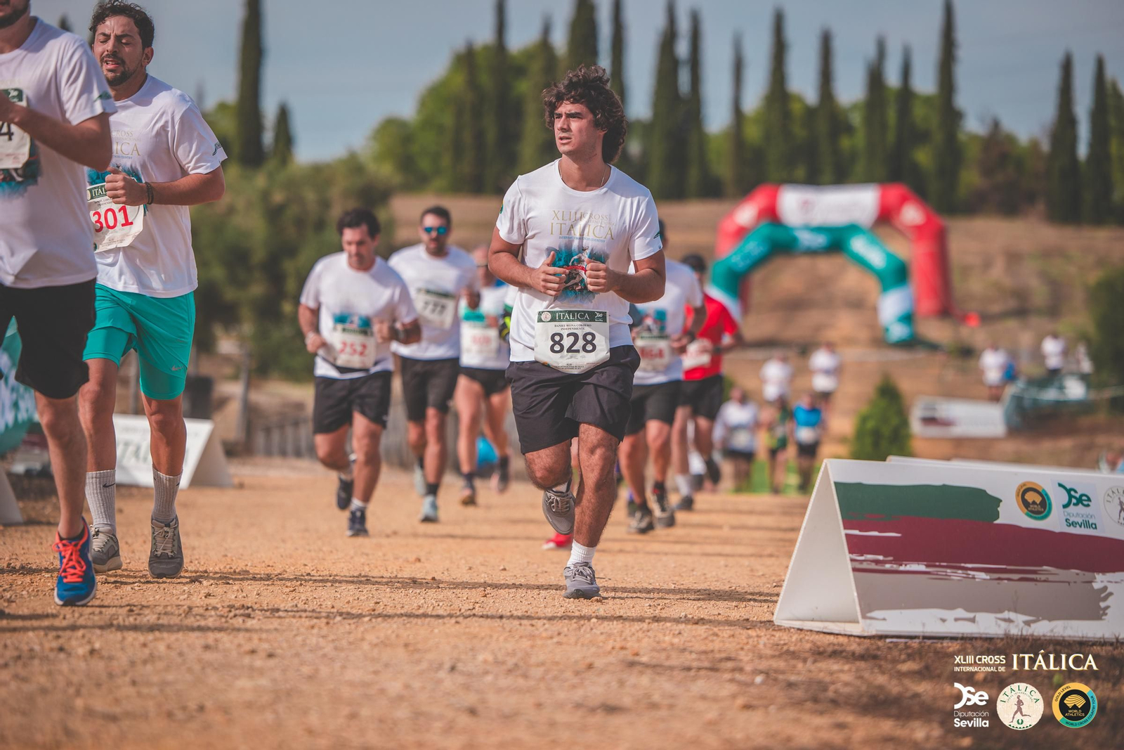 Búscate en las fotos del Cross de Itálica 2025 | 2