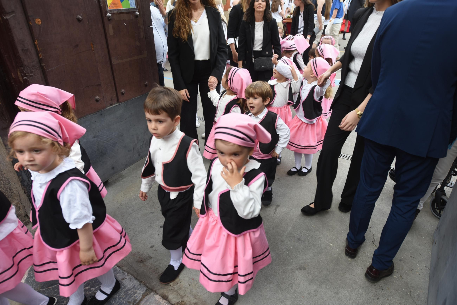La procesión del colegio Divina Pastora de Córdoba con su Virgen, en imágenes