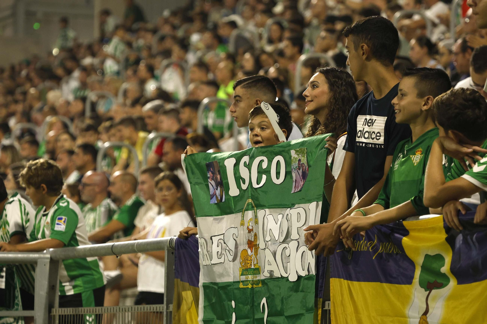 Las fotos del Betis-Como disputado en el Ciudad de La Línea (2-3)