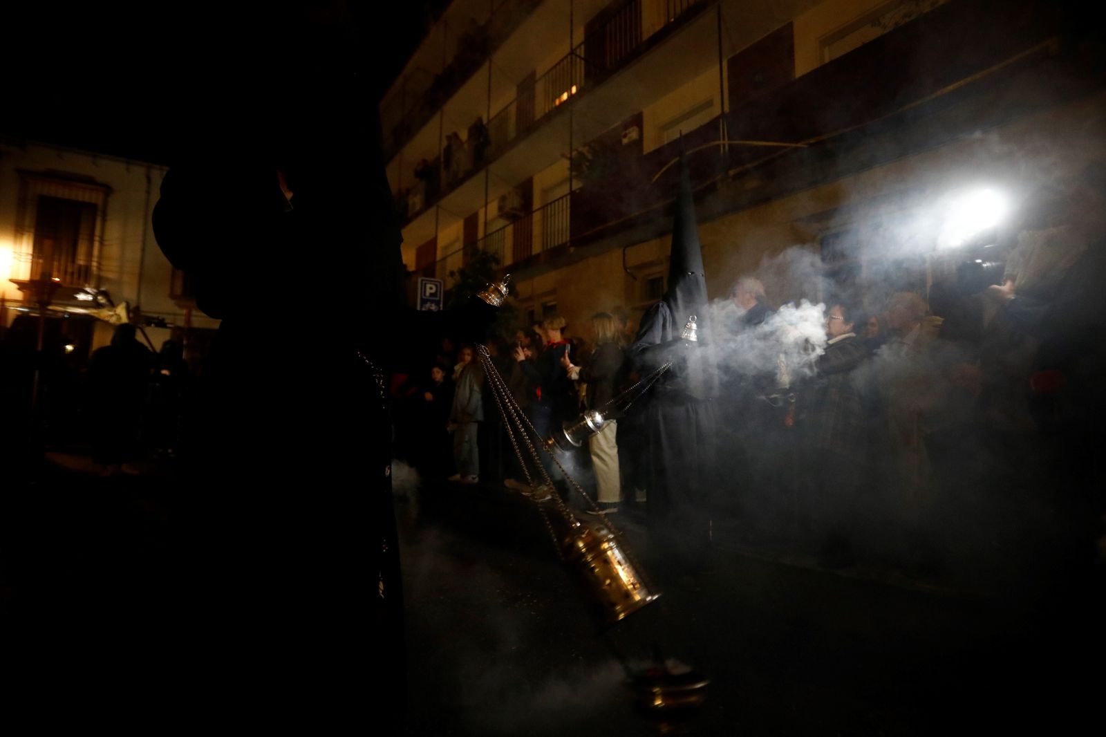 Las imágenes de la procesión del Vía Crucis de Córdoba este Lunes Santo