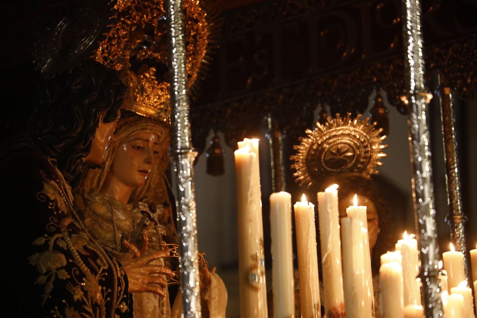 Viernes Santo en Córdoba: la procesión del Santo Sepulcro, en imágenes