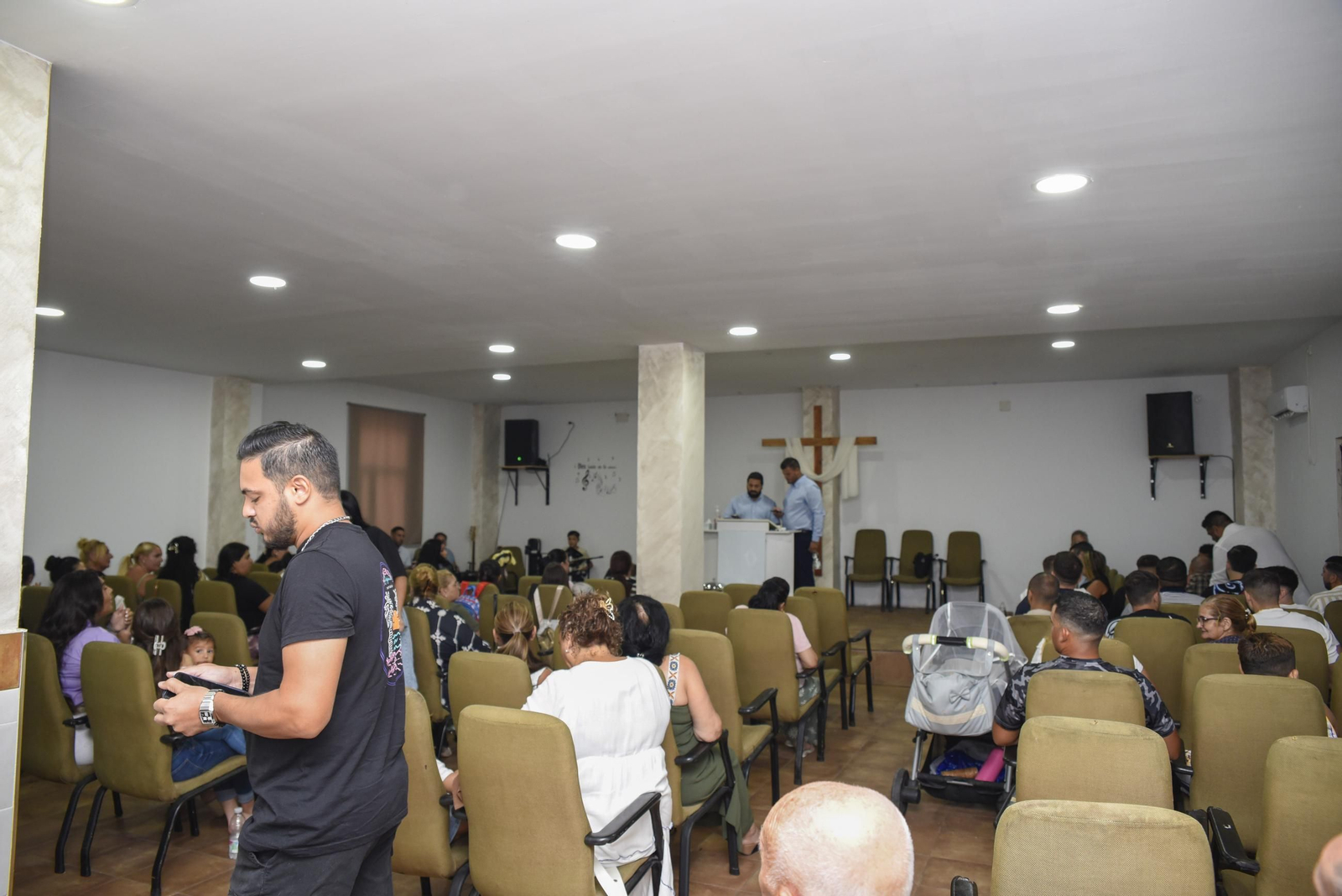 Las fotos de la misa cantada de la iglesia evangélica Ebenezer de La Línea