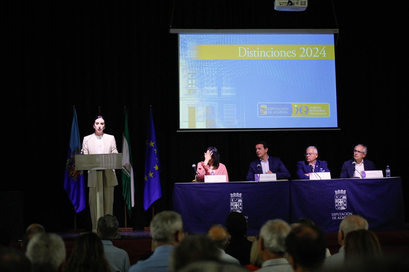 Imágenes de la entrega de los Escudos de Oro del IEA y la celebración de su Plenario