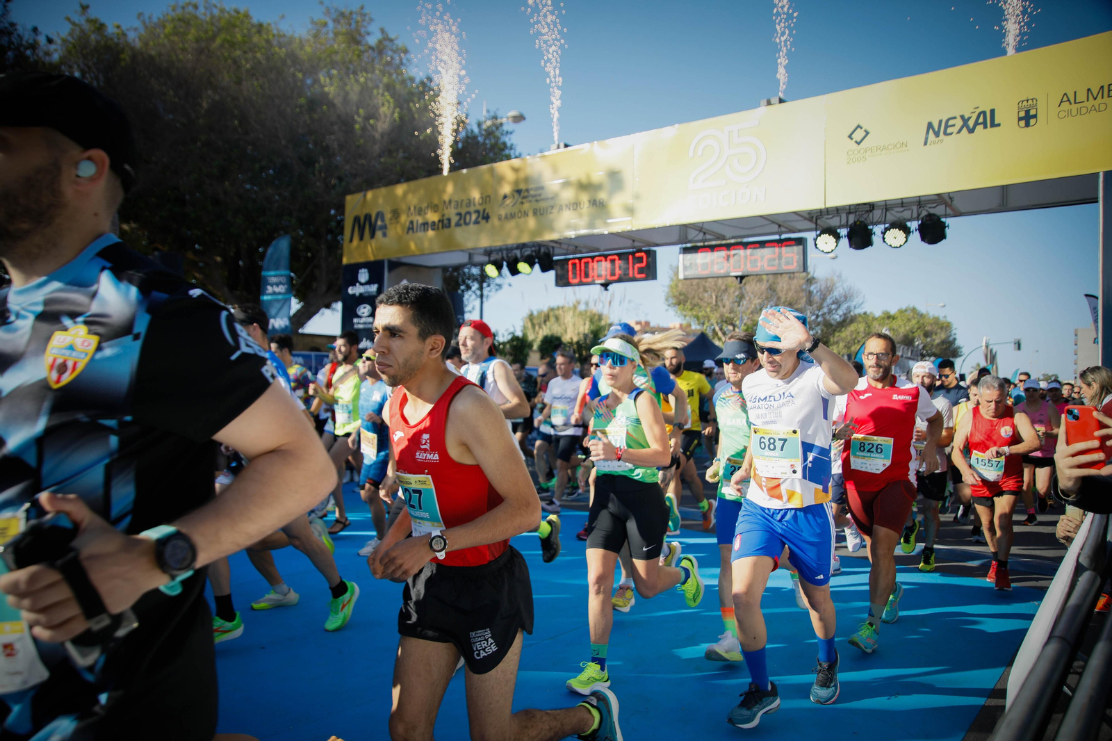 Imágenes de la salida de la Media maratón Ciudad de Almería