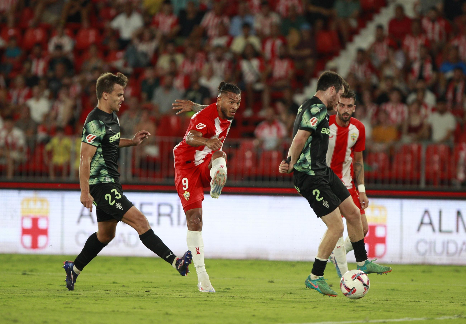 El partido U.D. Almería-Sporting de Gijón, en imágenes