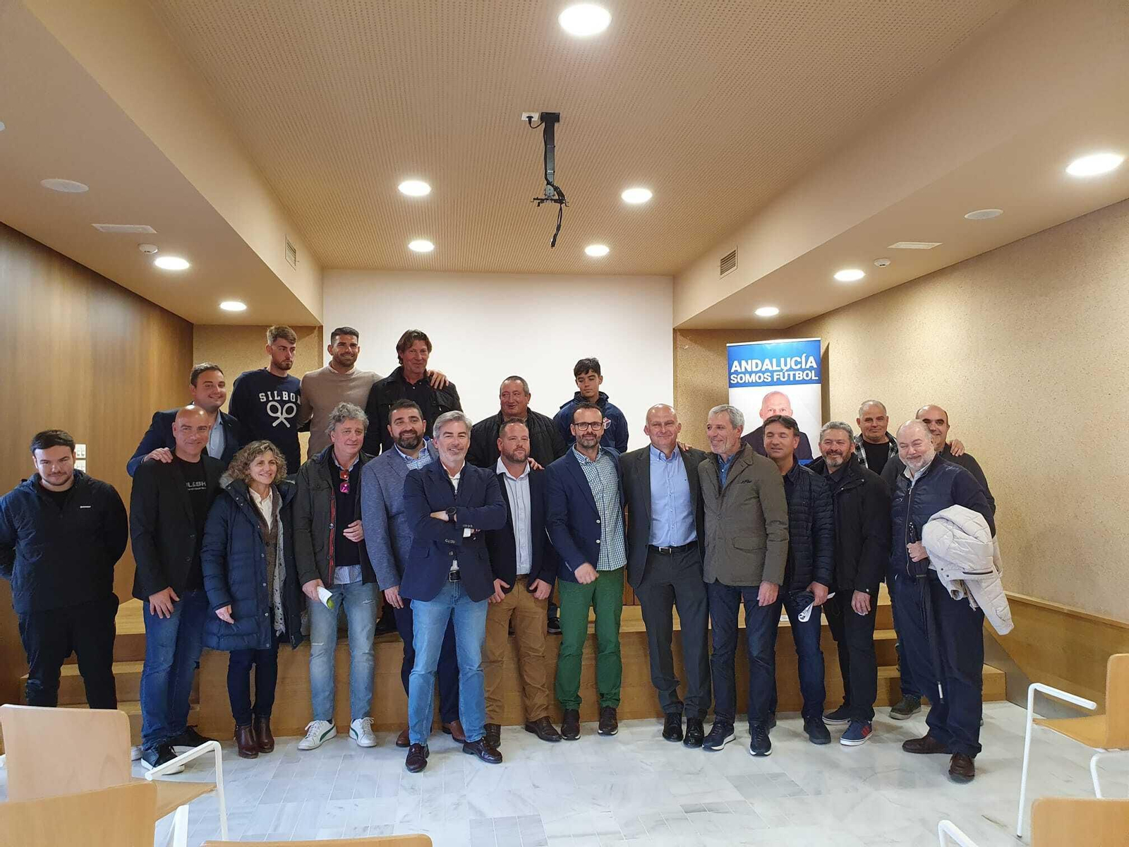 Foto de familia de la candidatura 'Andalucía, somos fútbol' después de su presentación en Almería.