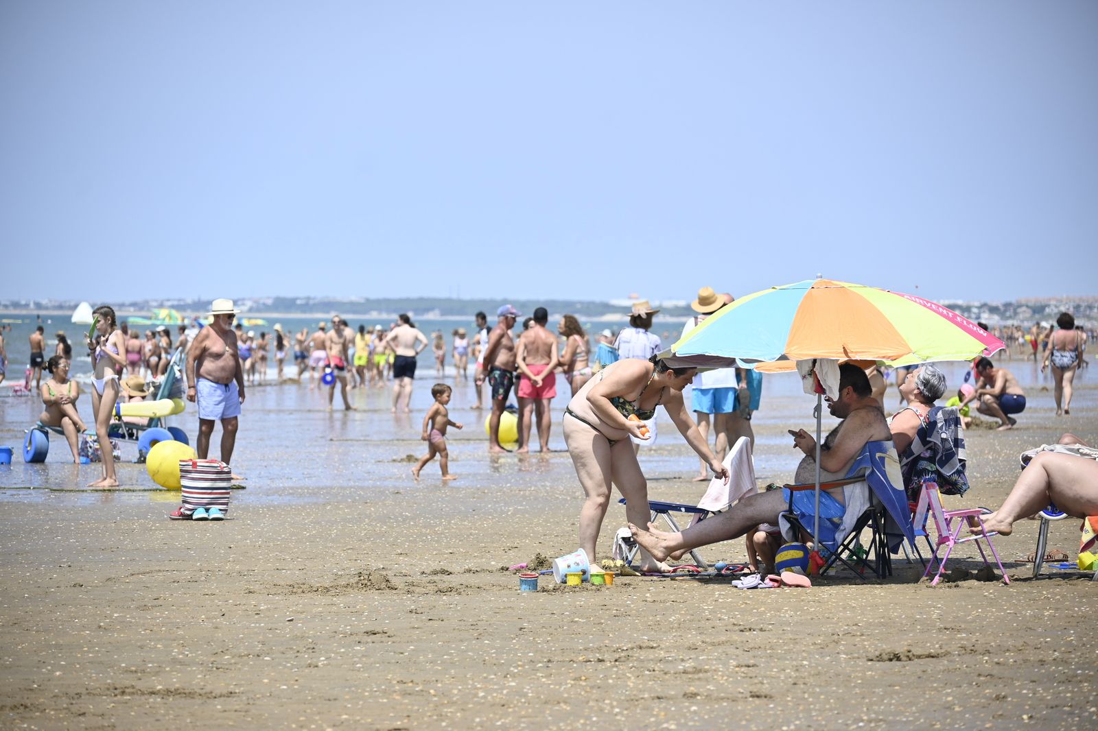 Ambiente en la playas de Huelva este sábado 22 de julio, en imágenes