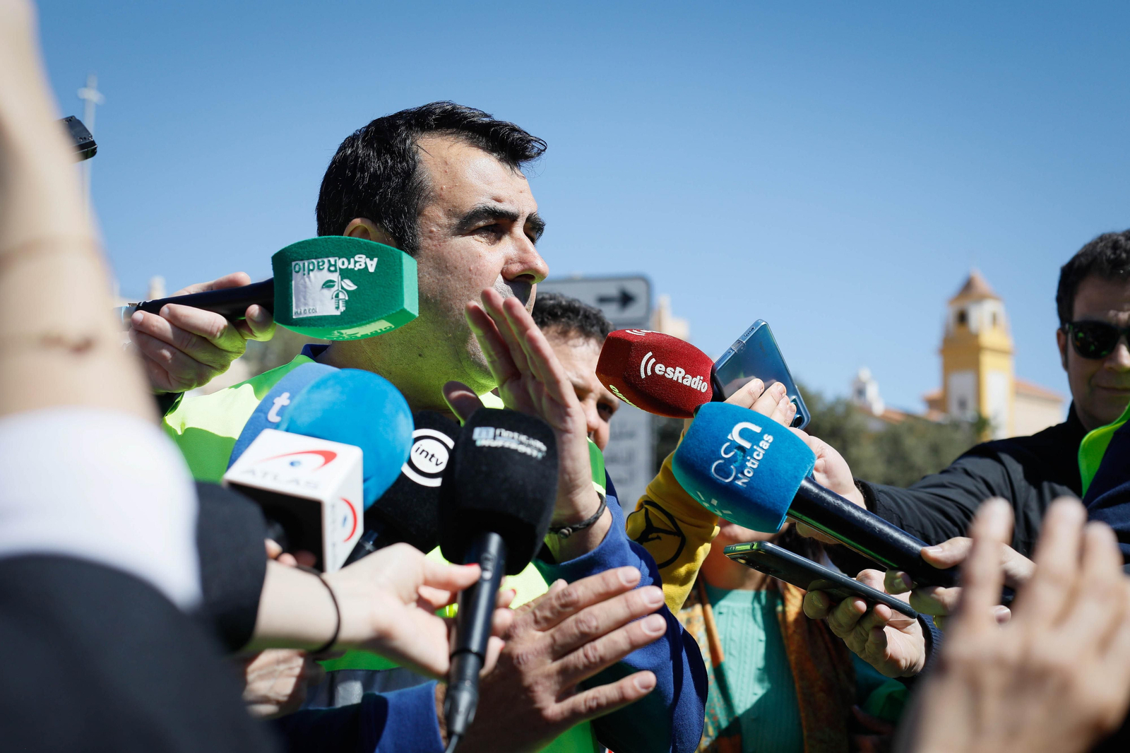 Los agricultores colapsan el puerto de Almería