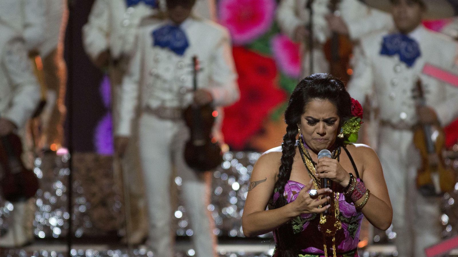 La cantante mexicana, durante un concierto.