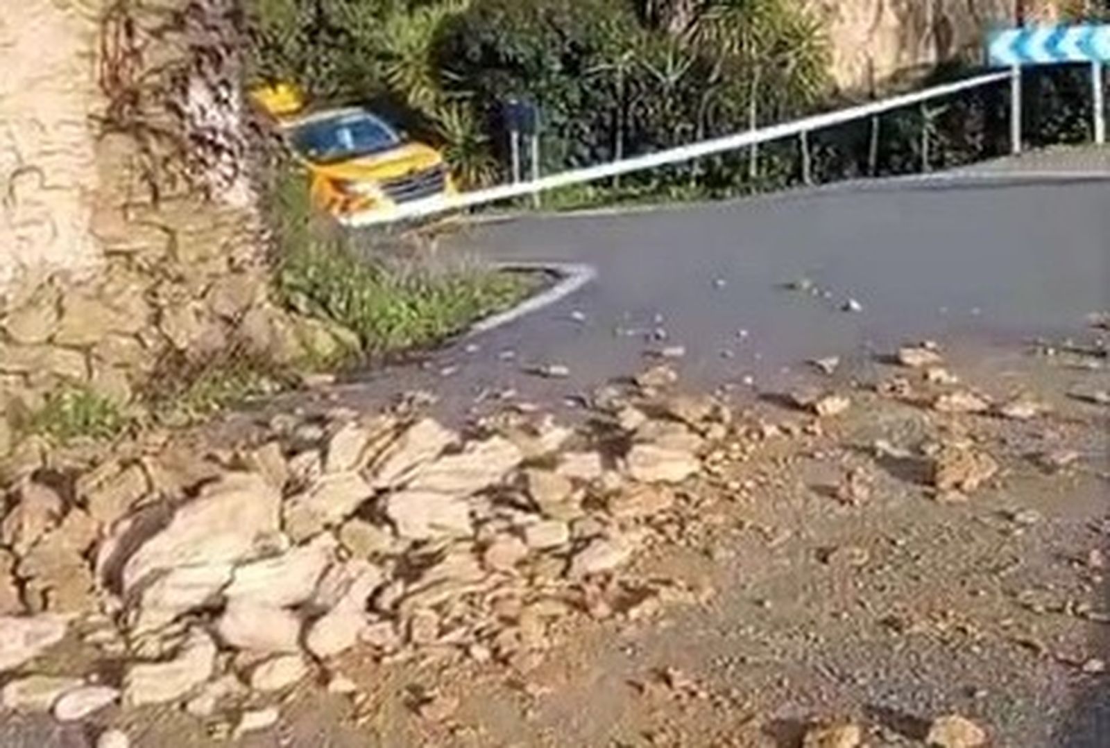 Imagen de los desprendimientos causados por la borrasca Ingrid en la carretera CA-9118 en Setenil