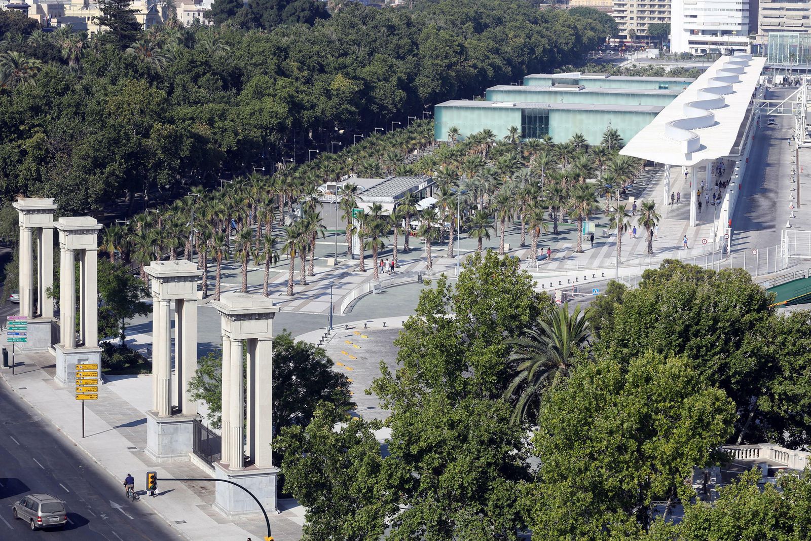 Imagen del inicio del Palmeral de las Sorpresas, en el puerto de Málaga.