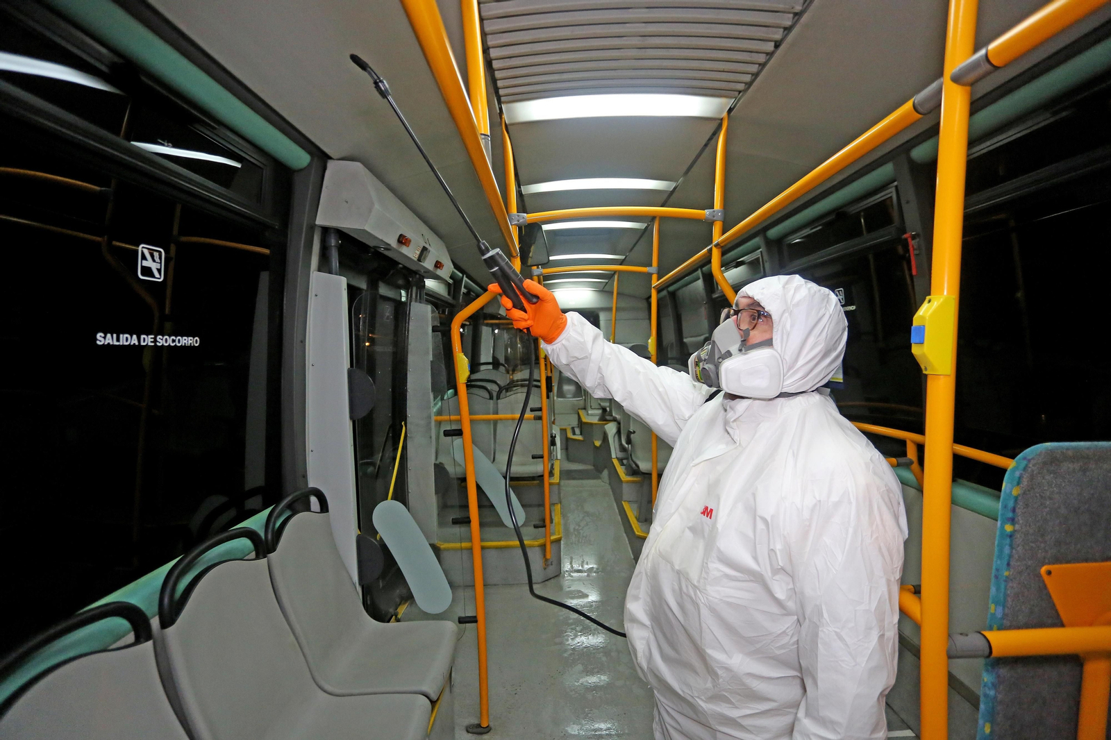 Coronavirus;Imágenes de la limpieza y desinfección diaria de los autobuses urbanos