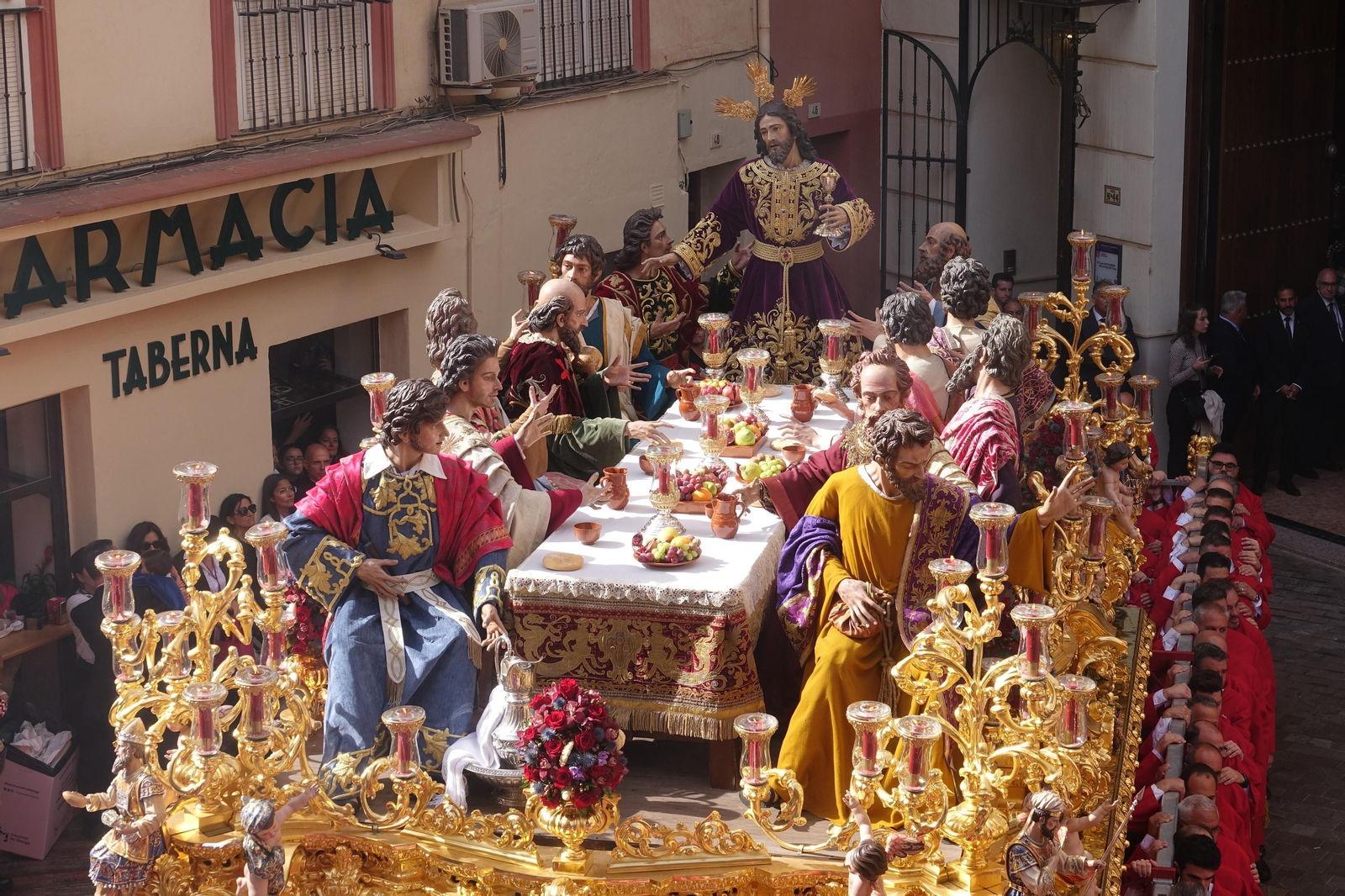 La Sagrada Cena en el Jueves Santo de Málaga, en fotos