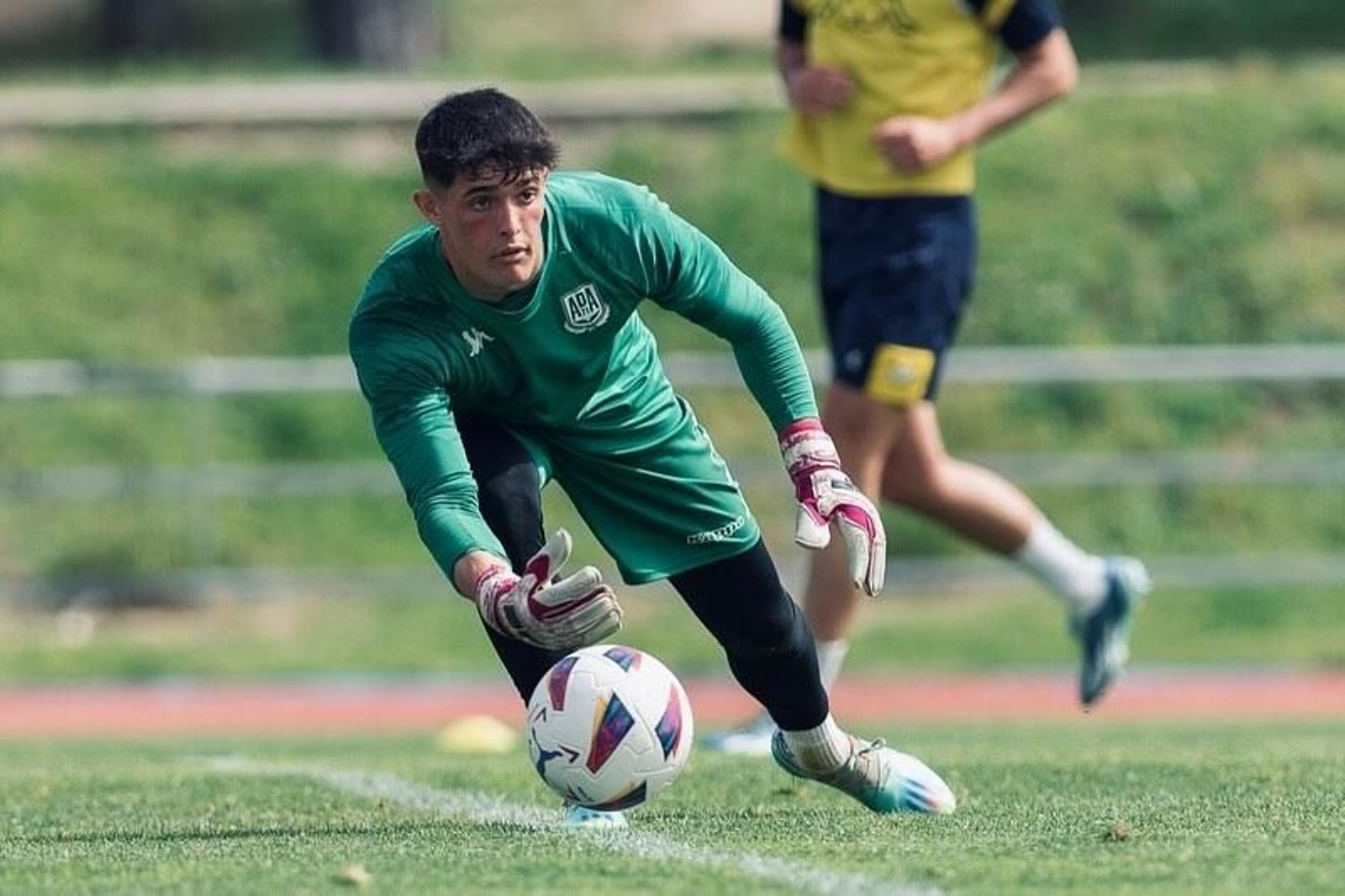 Ángel Hernández, con la camiseta del filial del conjunto alfarero.