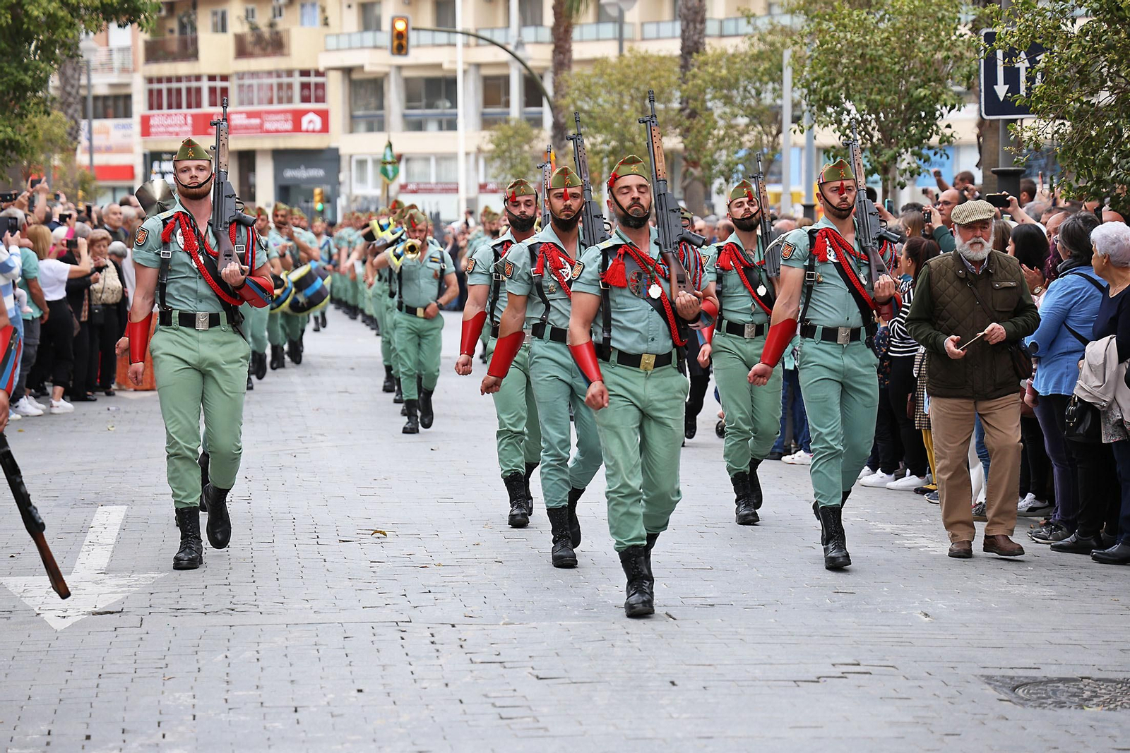 Las mejores imágenes del Sábado de Pasión en Huelva: La Legión con el Cristo de la Vera+Cruz