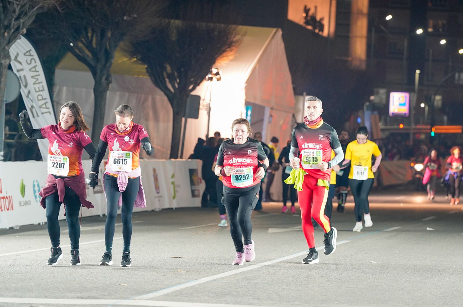 En imágenes: búscate en tu llegada a meta de la Carrera de San Antón 2026 (5)