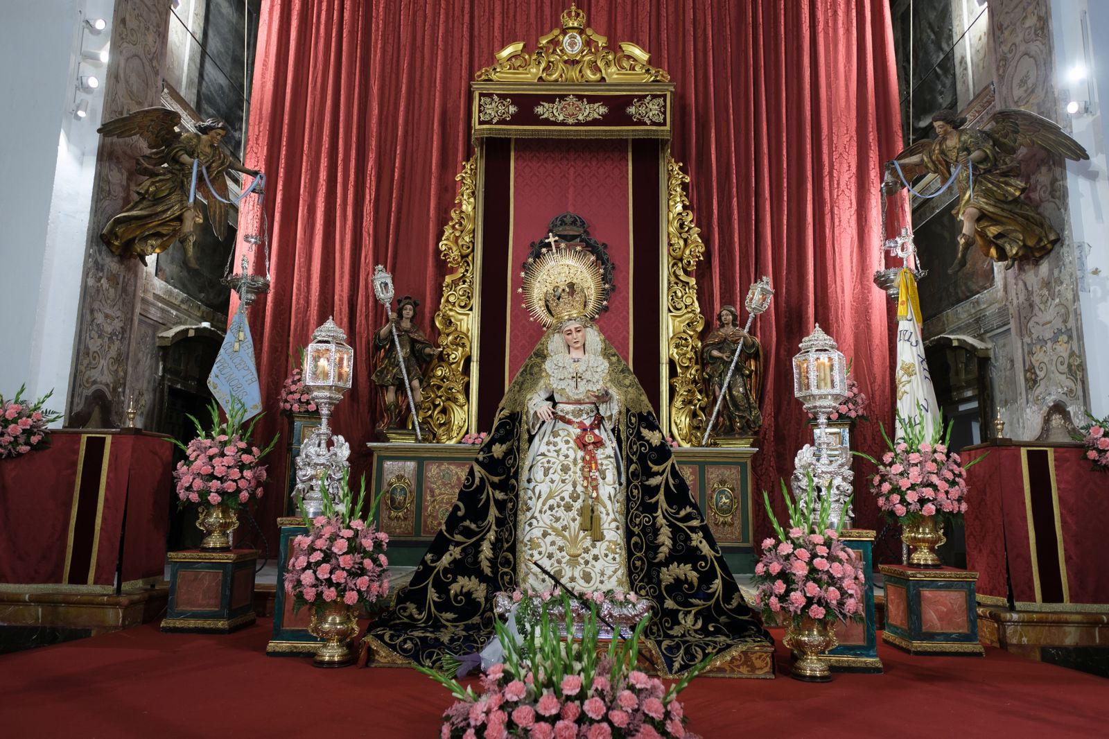 Las imágenes del besamanos a la Virgen del Subterráneo de la Sagrada Cena