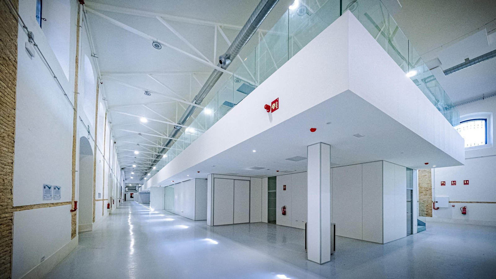 Las imágenes de cómo ha quedado el interior de los antiguos depósitos de tabaco en Cádiz