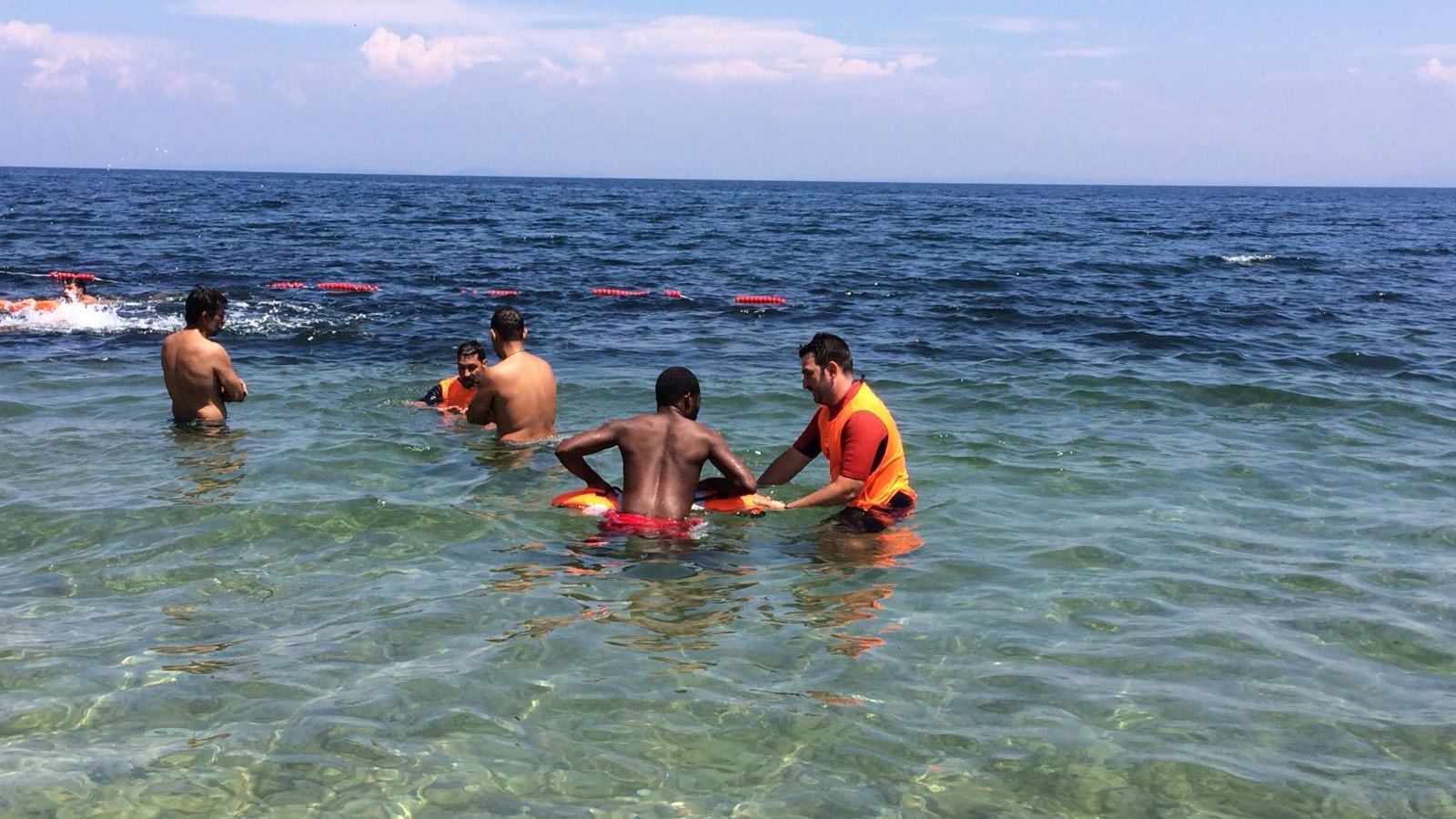 Voluntarios desarrollando el programa 'Reconciliación con el mar'