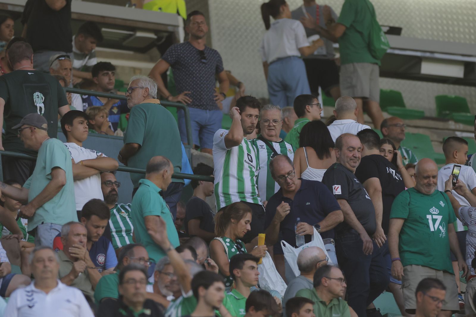 Búscate en las fotos del Betis-Atlético de Madrid