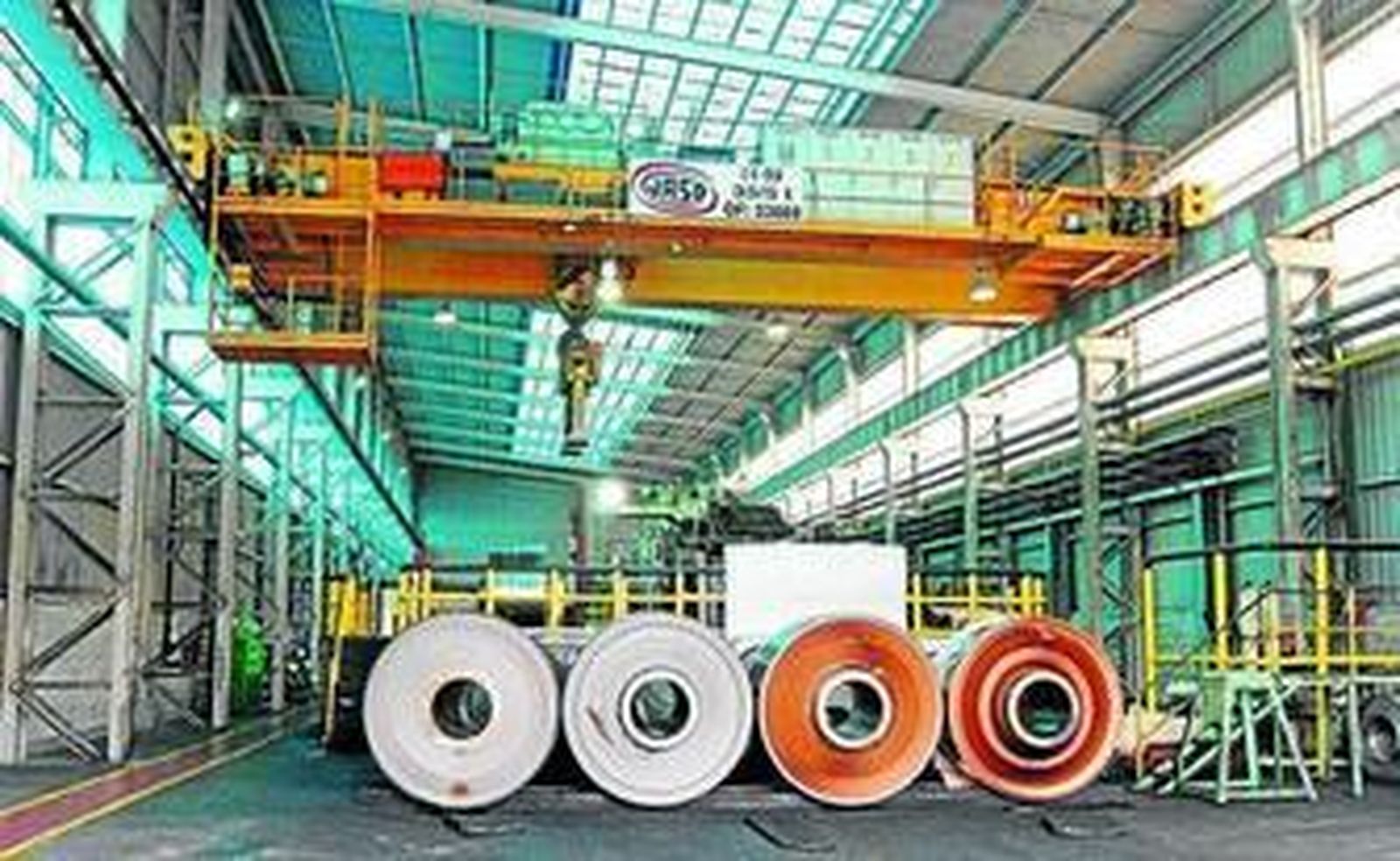 Interior de la factoría de Acerinox Europa, en Los Barrios.