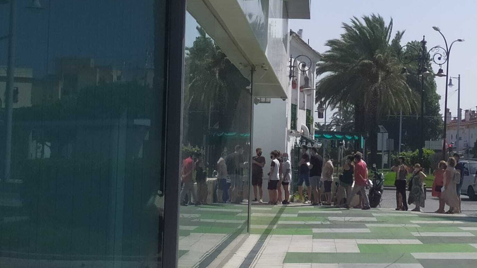 Cola para acceder al Museo Camarón.