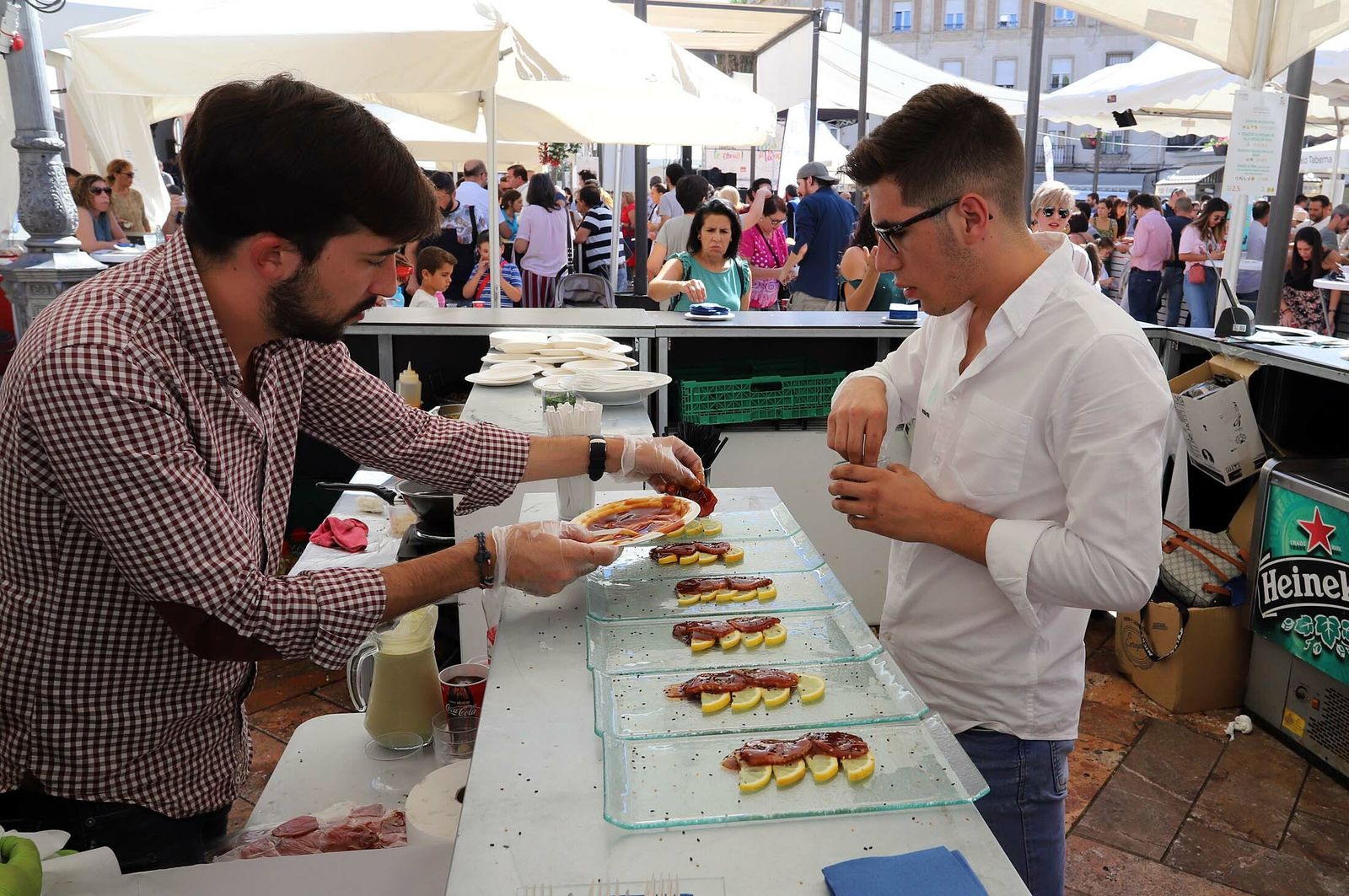 Imágenes de la Feria de la Tapa. Casa Idolina gana el concurso a la mejor tapa