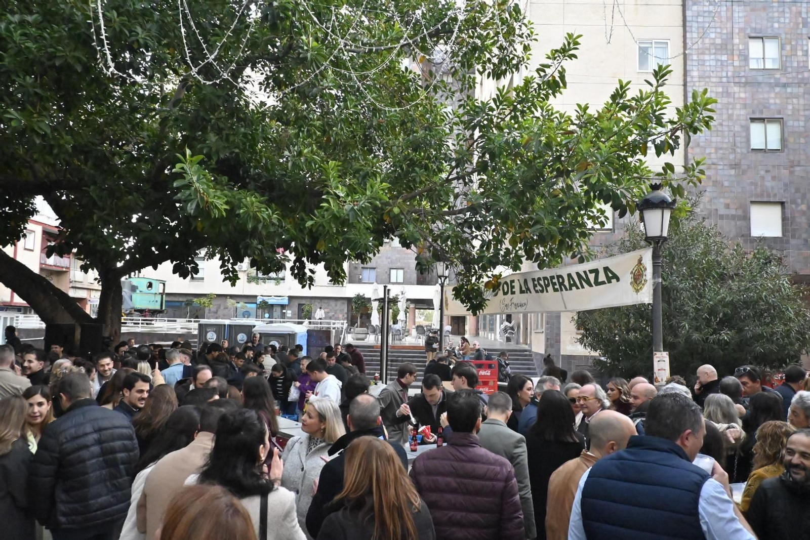 Las imágenes de la Zambomba de la Hermandad de la Esperanza en la Plaza Niña