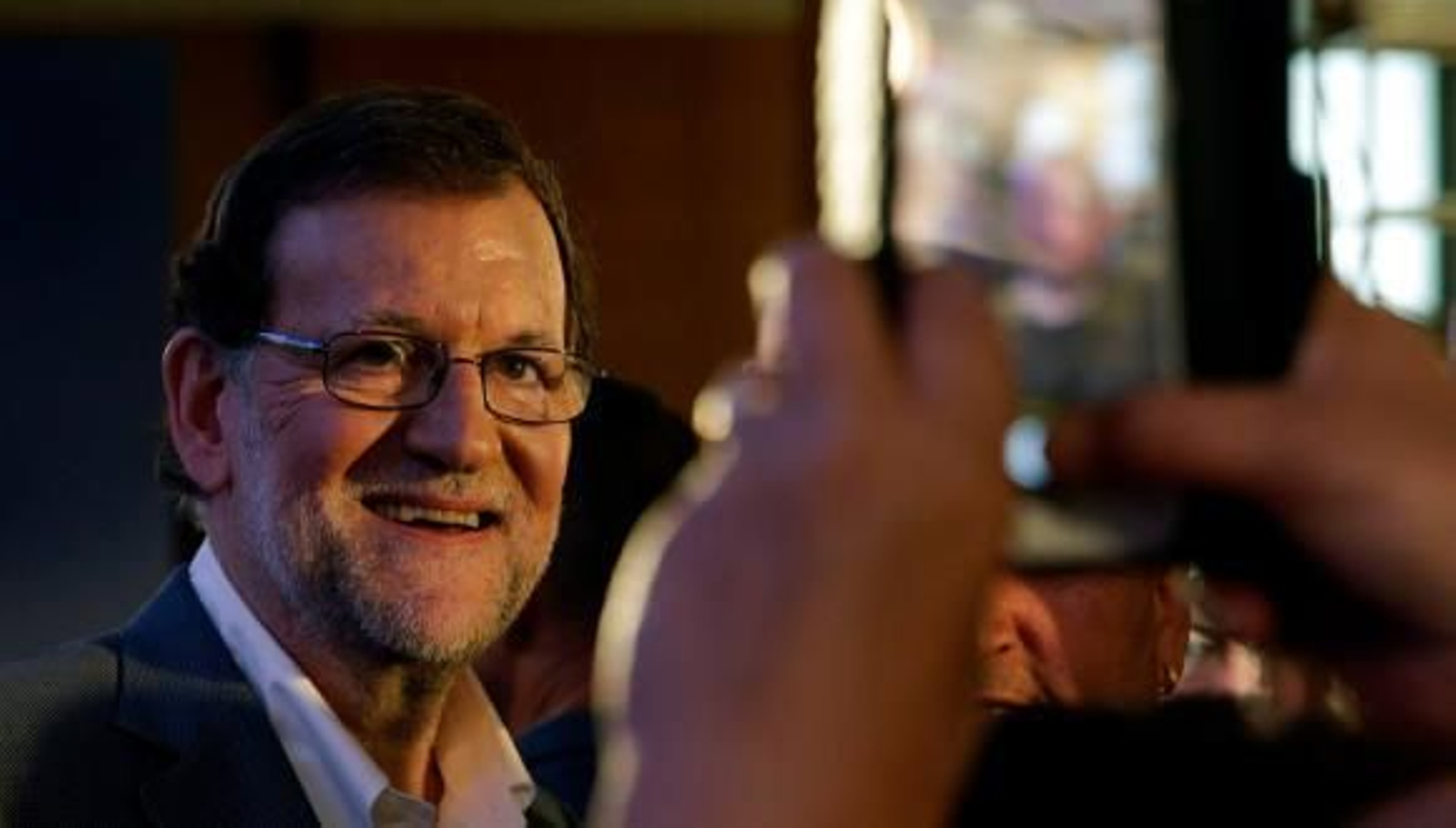 Rajoy promete medidas "posibles" y no "conejos para chisteras deslucidas"