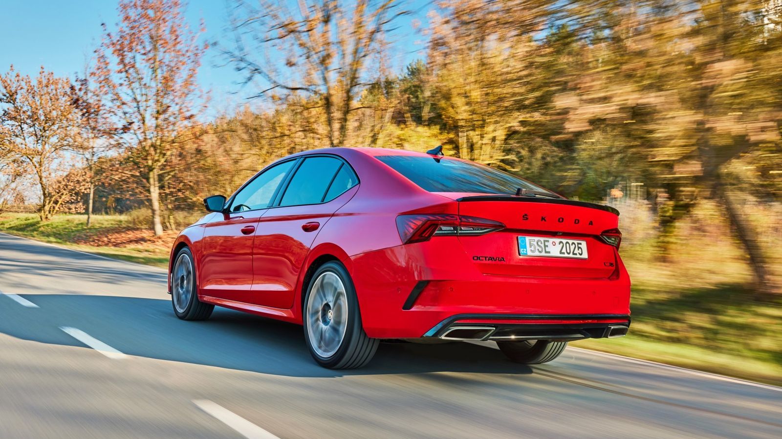 El RS iV es la versión híbrida enchufable, con autonomía eléctrica homologada para 60 km.