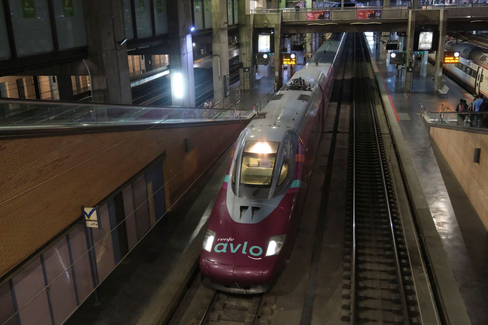 Los trenes Avlo comienzan a circular por Córdoba, en imágenes