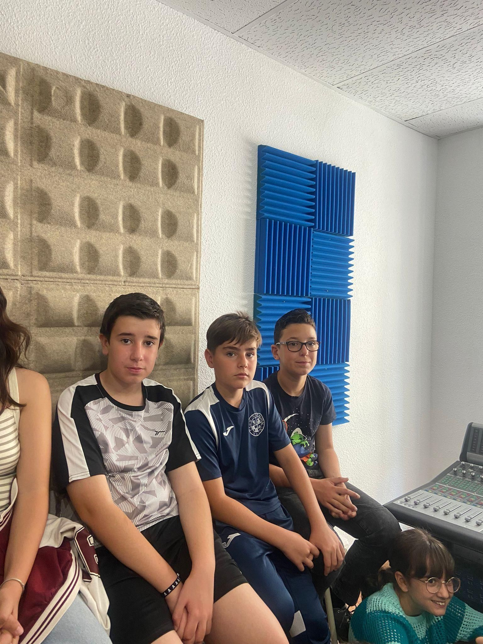 Los alumnos se divirtieron mientras aprendían sobre compositoras históricas. Los alumnos se divirtieron mientras aprendían sobre compositoras históricas.