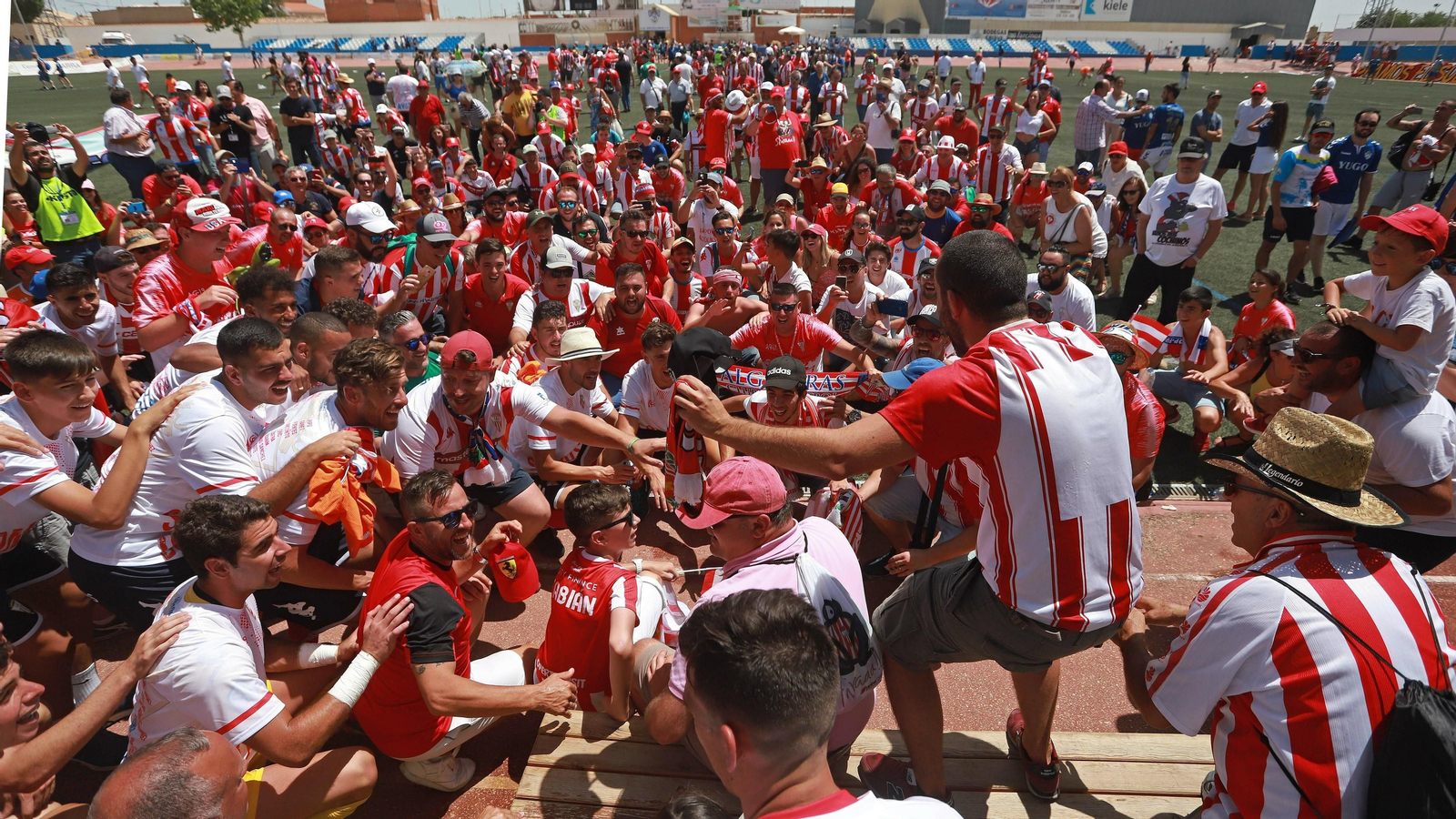 Las mejores fotos de la celebración del ascenso del Algeciras en Socuéllamos
