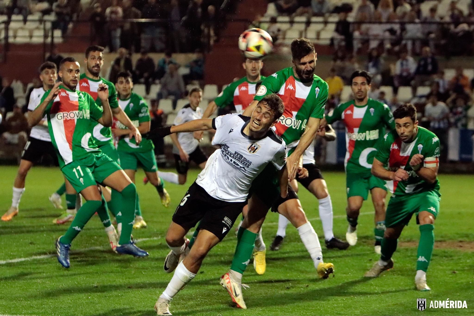 Un momento del Mérida-Alcoyano de la pasada jornada.