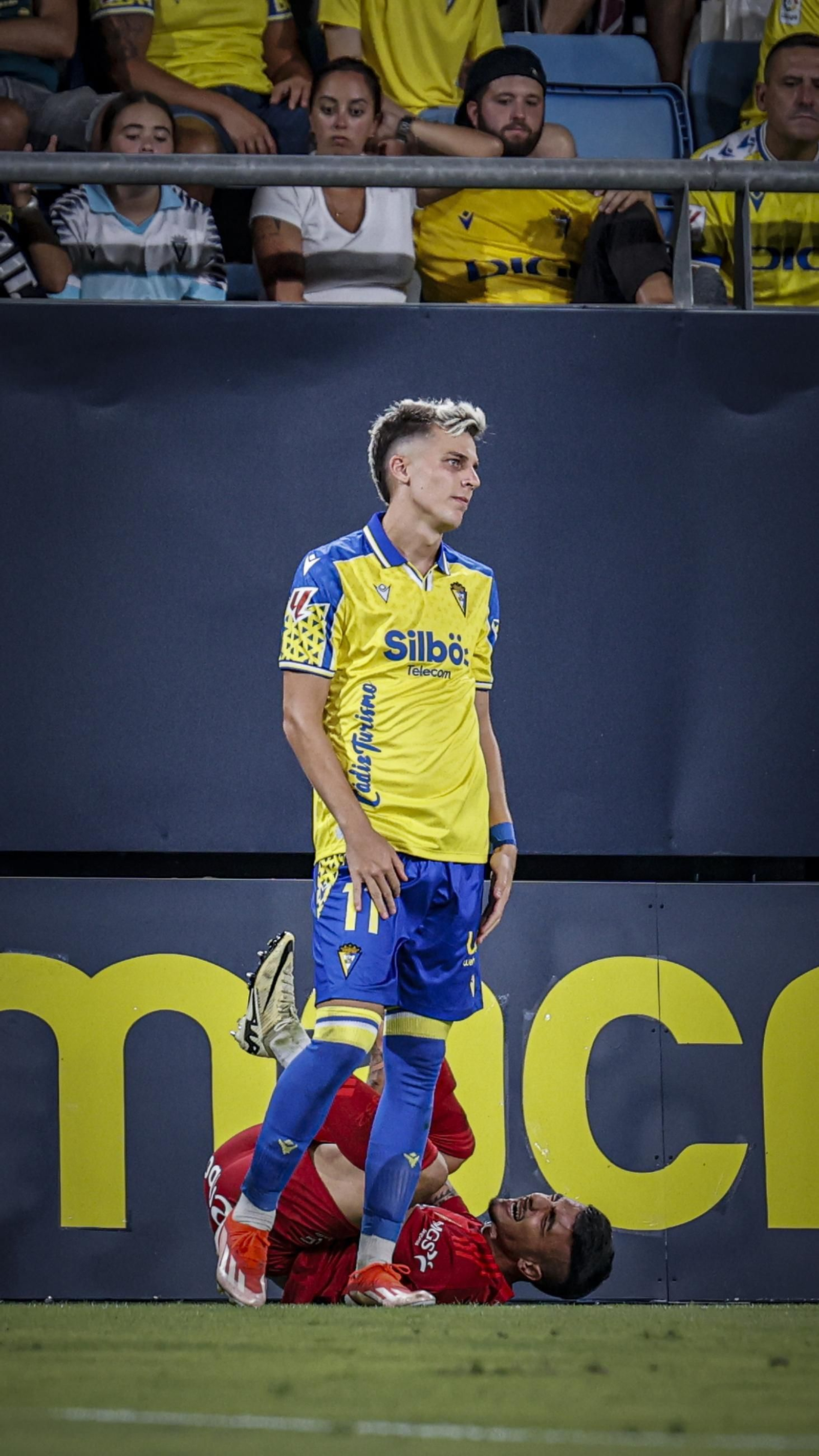 Búscate entre las fotos del partido de fútbol entre Cádiz CF y Real Zaragoza