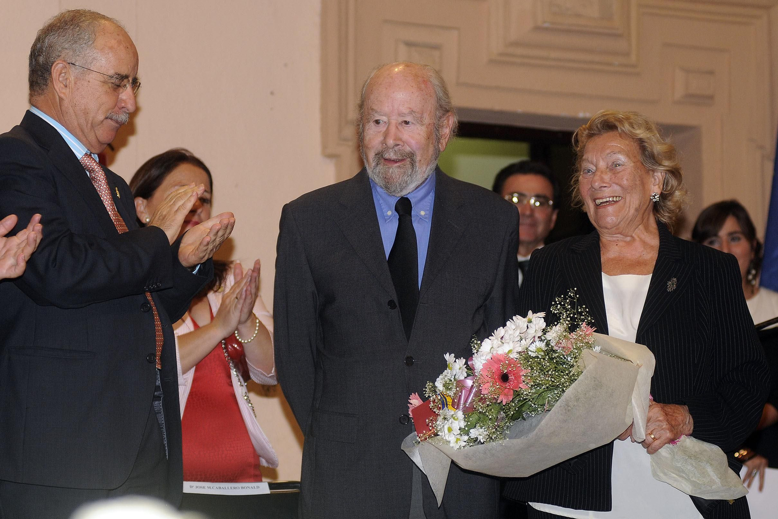 La vida de Caballero Bonald, en imágenes