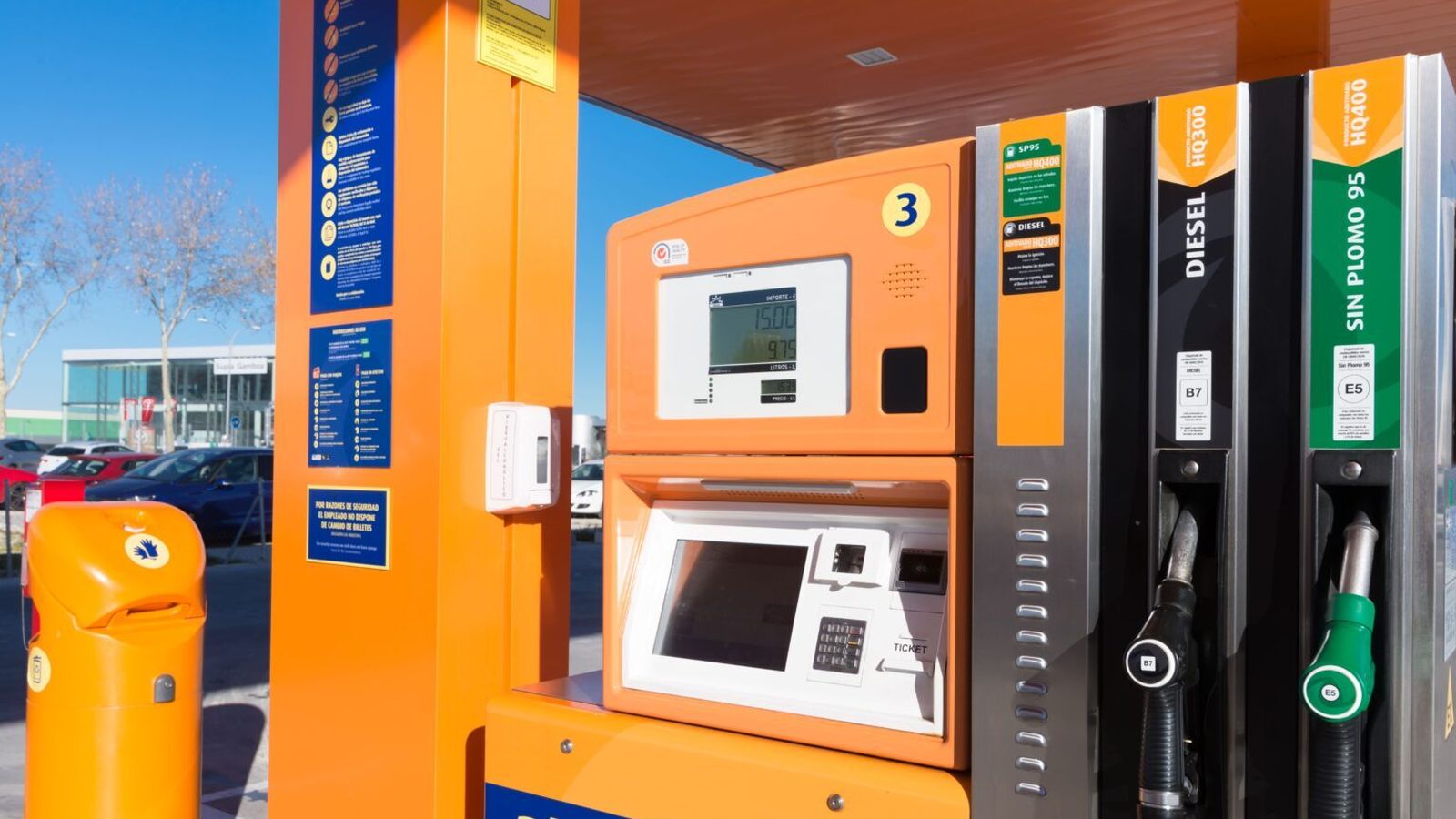 Las estaciones de Plenoil cuentan con un sistema de pago automático, así como cumplen con la normativa medioambiental y de seguridad.