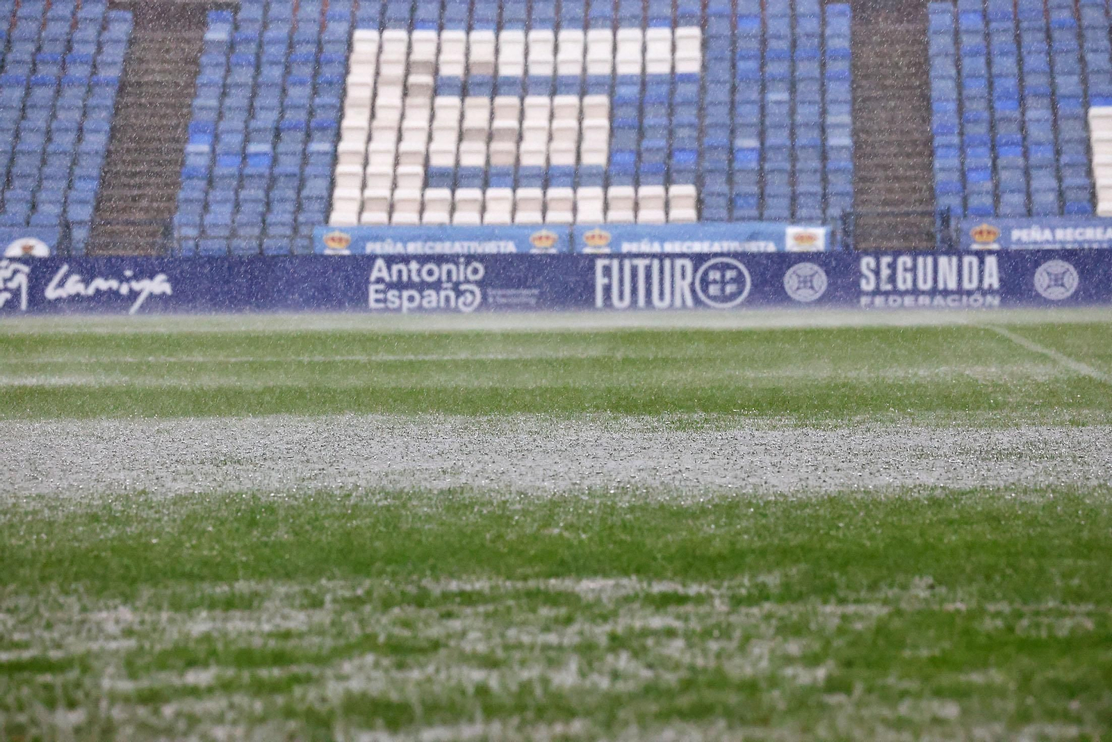 La suspensión del Recreativo de Huelva - UCAM Murcia en imágenes