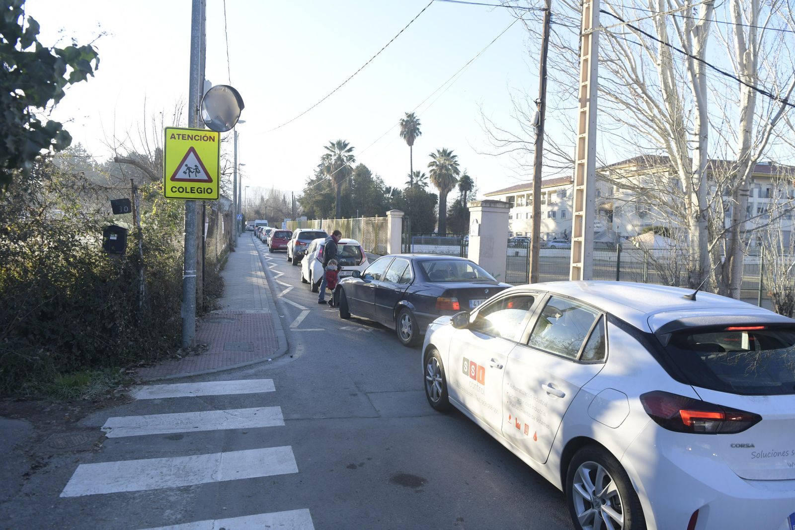 Tráfico en la zona del CEIP Sierra Elvira.