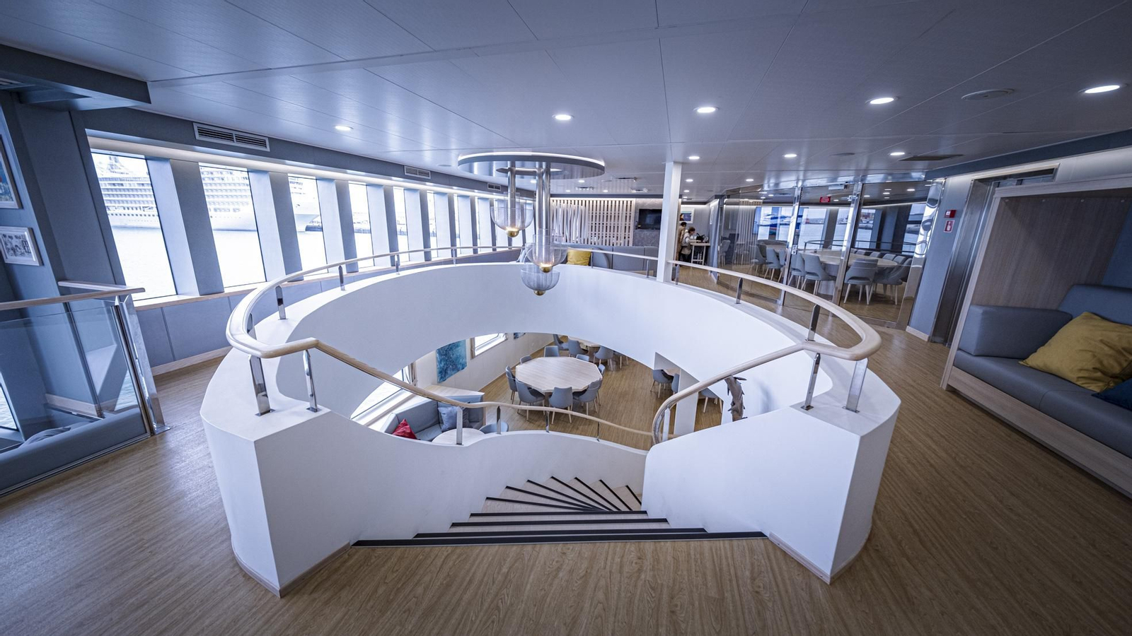 Las imágenes de la visita al buque oceanográfico del CSIC, 'Odon de Bien', amarrado en Cádiz