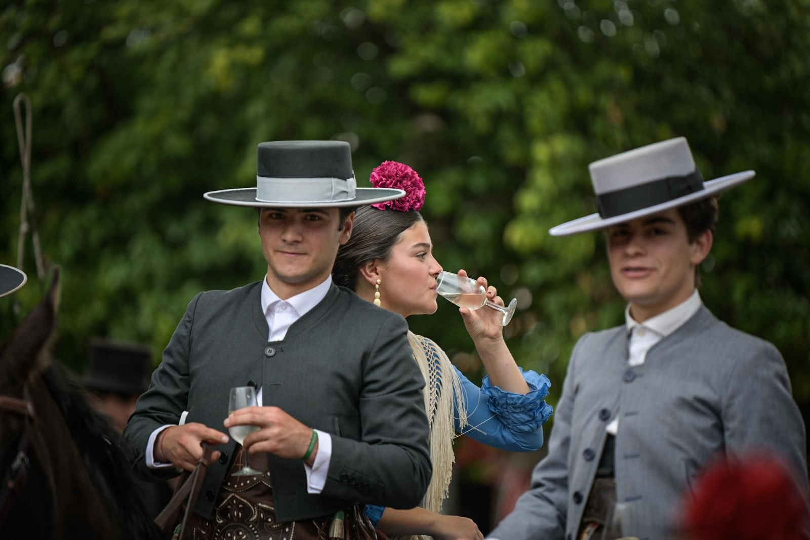 Fotos del bonito ambiente por las calles del real de la Feria de Sevilla
