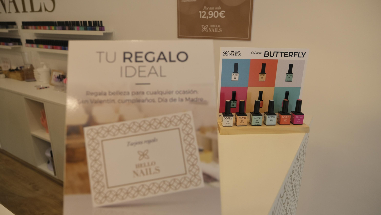 Imágenes de la nueva franquicia de Hello Nails en Almería