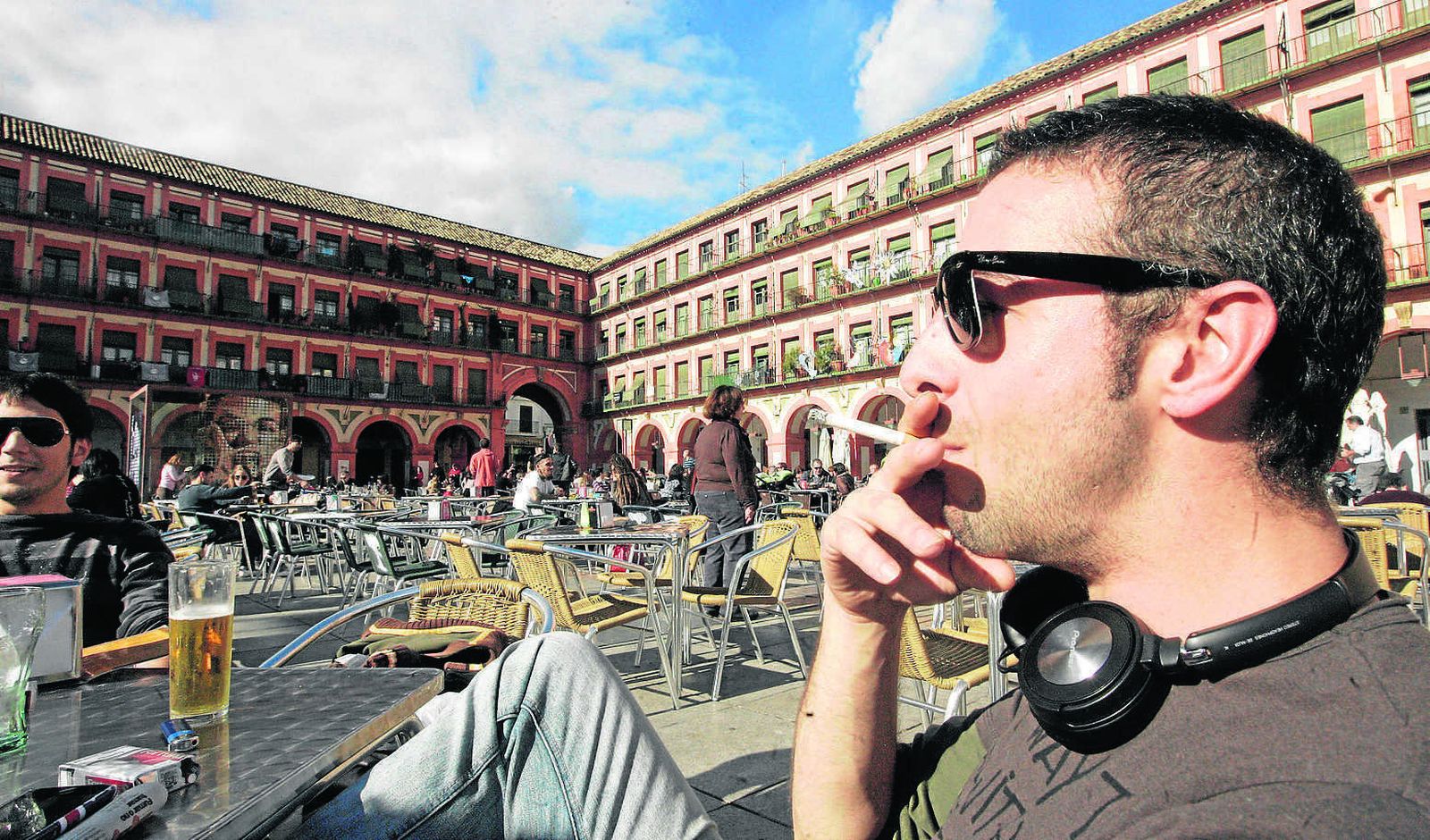 Especialistas en Neumología consideran oportuno extender la regulación del consumo de tabaco a otros espacios públicos.